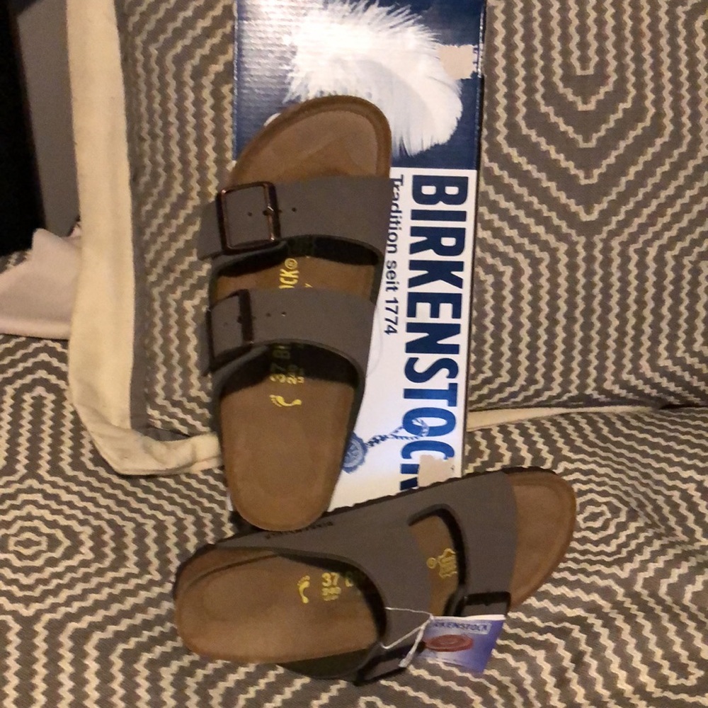 Birkenstock: Arizona, Size:6M NWT. Color:Stone
